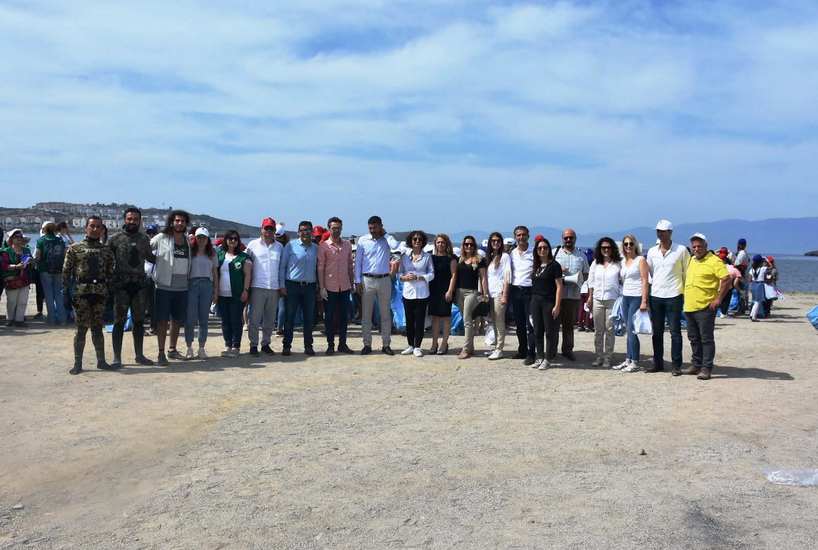 İzmir Modern: Foça’da kıyı Temizliği