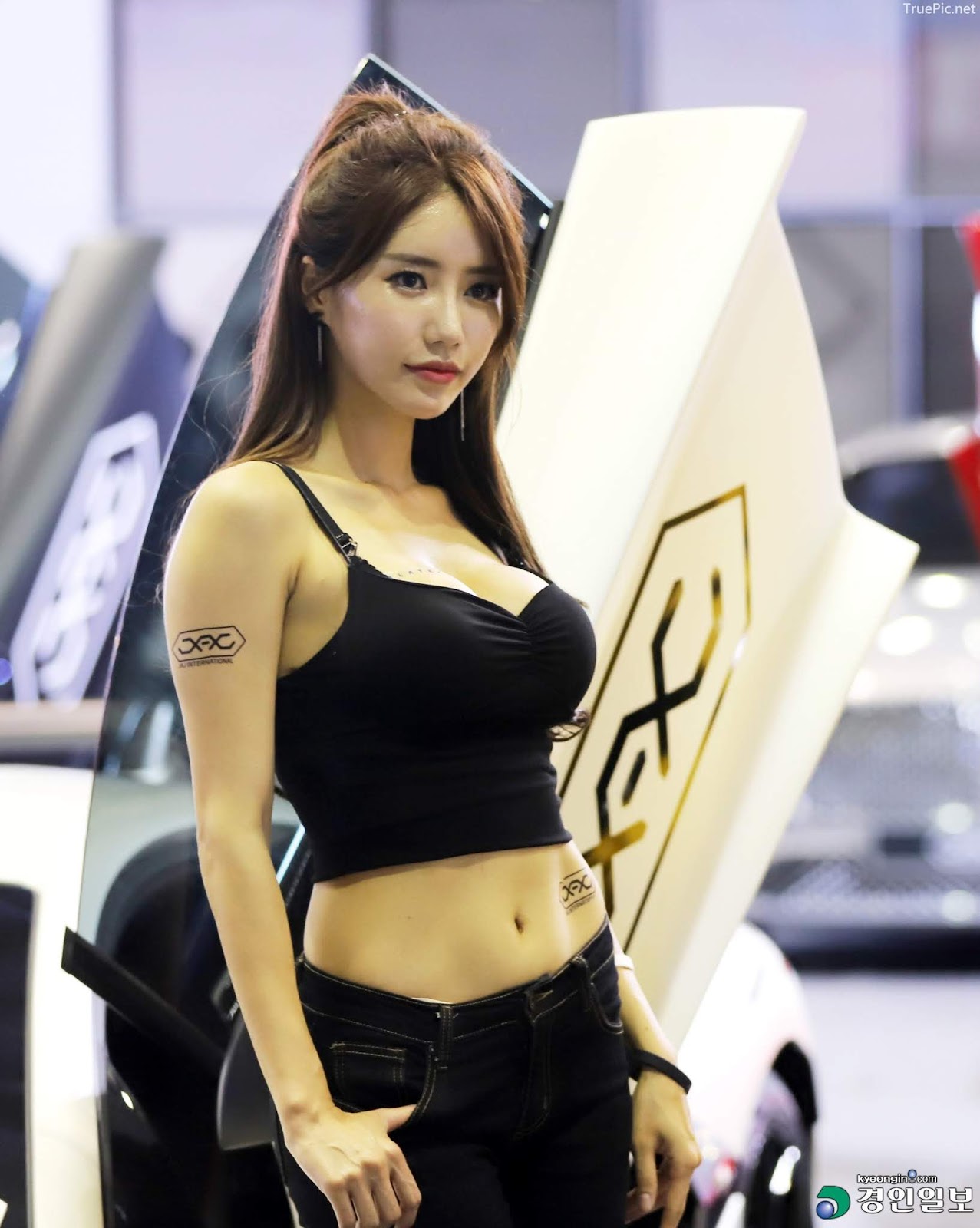 Korean Racing Model - Im Sola - Seoul Auto Salon 2019 - Picture 4