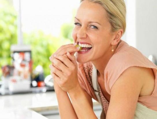 Τρεις διατροφικές αλλαγές που πρέπει να κάνετε αν ξεπεράσατε τα 50!