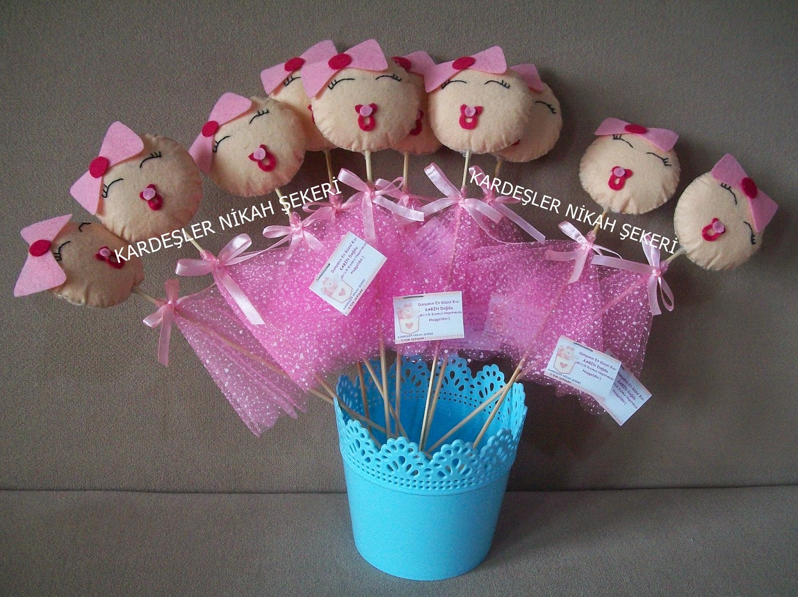 Kardeşler nikah Şekeri. Keçe kız bebek çubuk süs