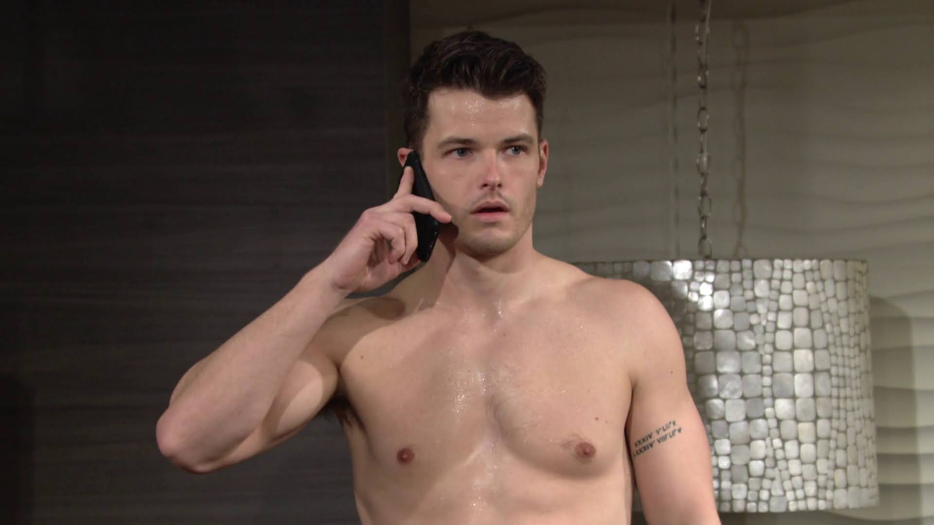 OneoffPost: Michael Mealor Shirtless on Young and the Restless.