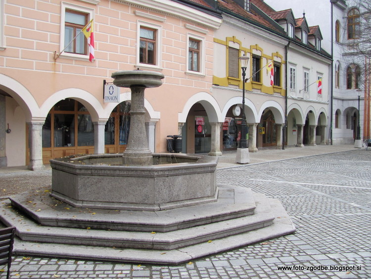 Novo mesto, Glavni trg, Kettejev vodnjak Slovenija, Dolenjska
