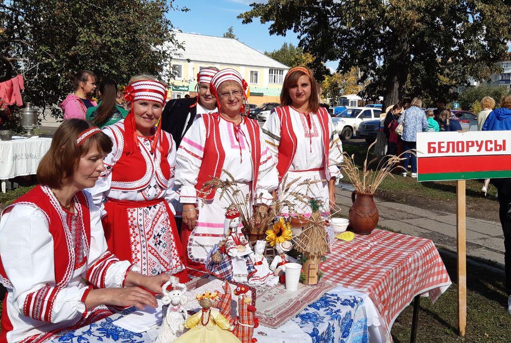 русский народный костюм выставка. музей кукол йошкар ола. «к истокам народной культуры» выставка поделок. выставка народные традиции. выставка национальных культур.