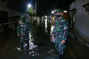 Danramil Bersama Anggota Melaksanakan Patroli Malam Di Semua Lokasi Banjir