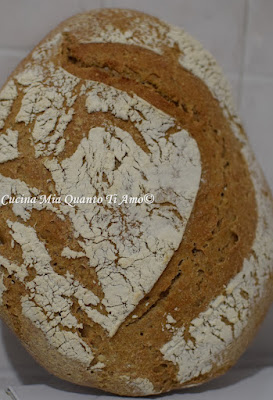 Pane con grani antichi e lievito madre