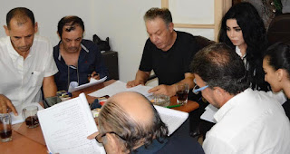 \"ع الداون لود\" مسرحية تعالج أزمة الأخلاق في الحارة الشعبية