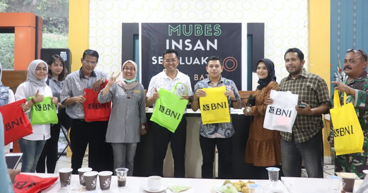 100 Paket "BNI Berbagi" Diterima Insan Seni Luak Limopuluah Bersama