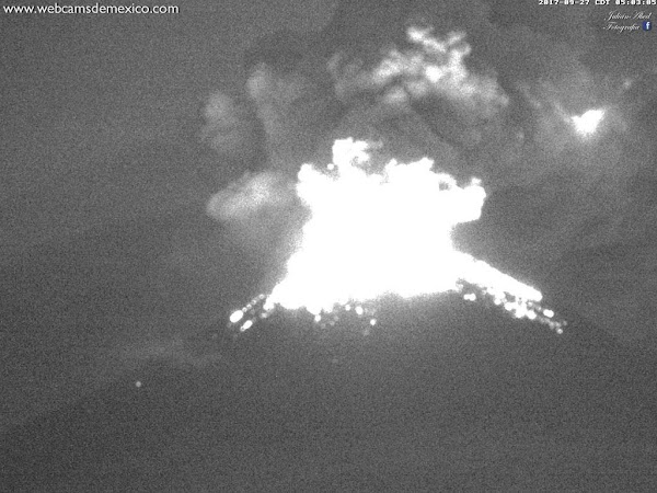 Erupción volcánica y estruendos derivan en evacuación masiva en Ecatzingo (FOTOS) Erupción volcánica y estruendos derivan en evacuación masiva en Ecatzingo (FOTOS)
