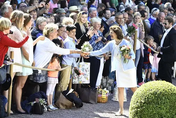 Crown Princess Victoria's dress is designed by Camilla Thulin and it is made especially for her. Victoria wore H & M sandals. Queen Silvia, Princess Estelle