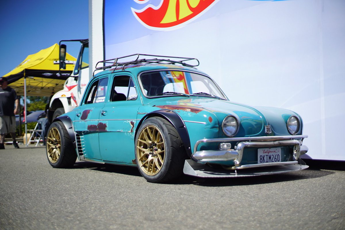 Les illustrations de christophe Renault Dauphine vs Hot Wheels.