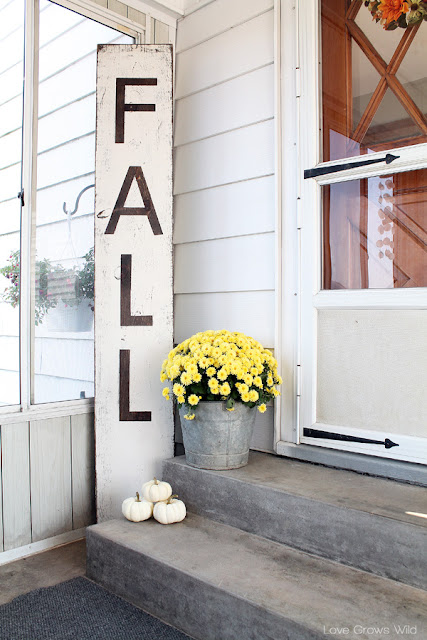 Make a big impact with this Giant Distressed Fall Sign! from LoveGrowsWild.com #diy #sign #fall