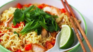 Bahaya Makan Mie Instan Campur Nasi