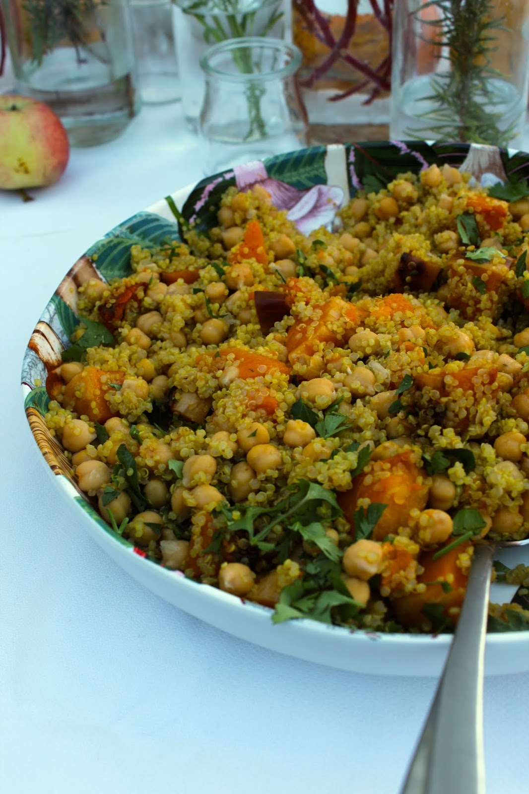 Salada de Quinoa com Abóbora Assada e Grão de Bico