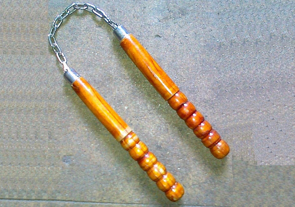 Clase 17 de nunchakudo Defensa contra bastón, espada y cuchillo