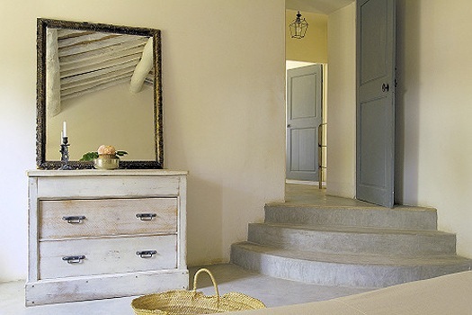 The simplicity of a beautiful french villa