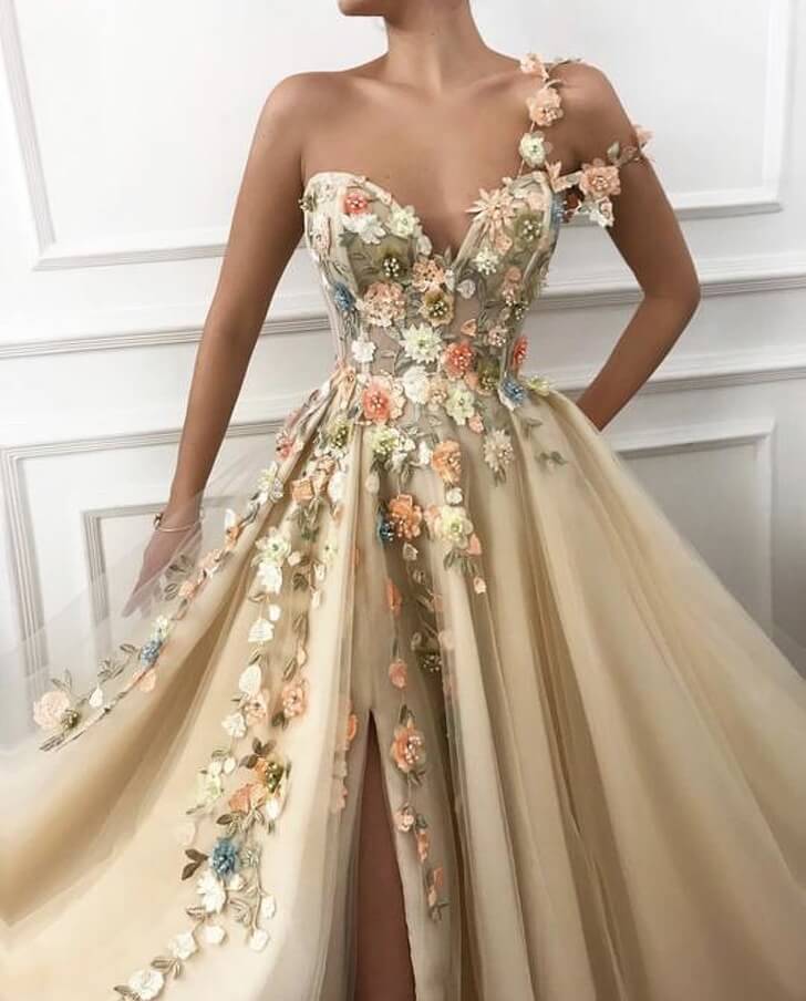 A Designer Makes Gorgeous Dresses Any Woman Would Fall For A Designer Makes Gorgeous Dresses Any Woman Would Fall For