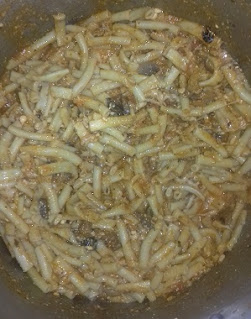 Voici la recette des macaronis à la sauce au fromage râpé et aux champignons du blog les recettes de cindy