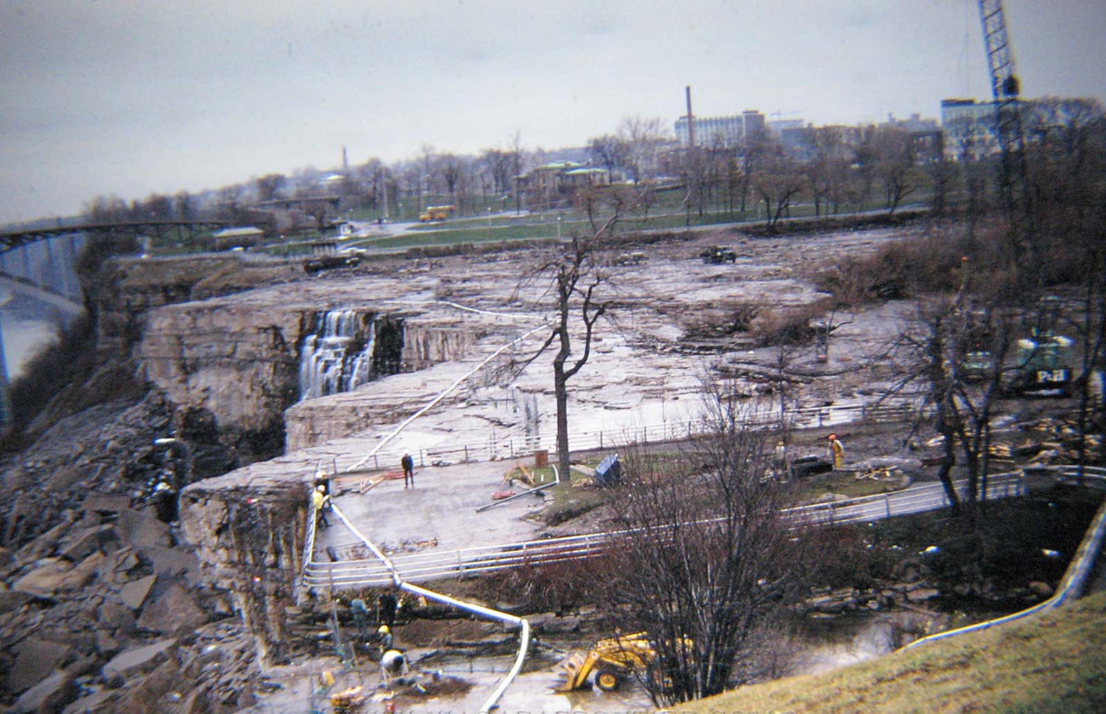 Niagara Falls without water, 1969