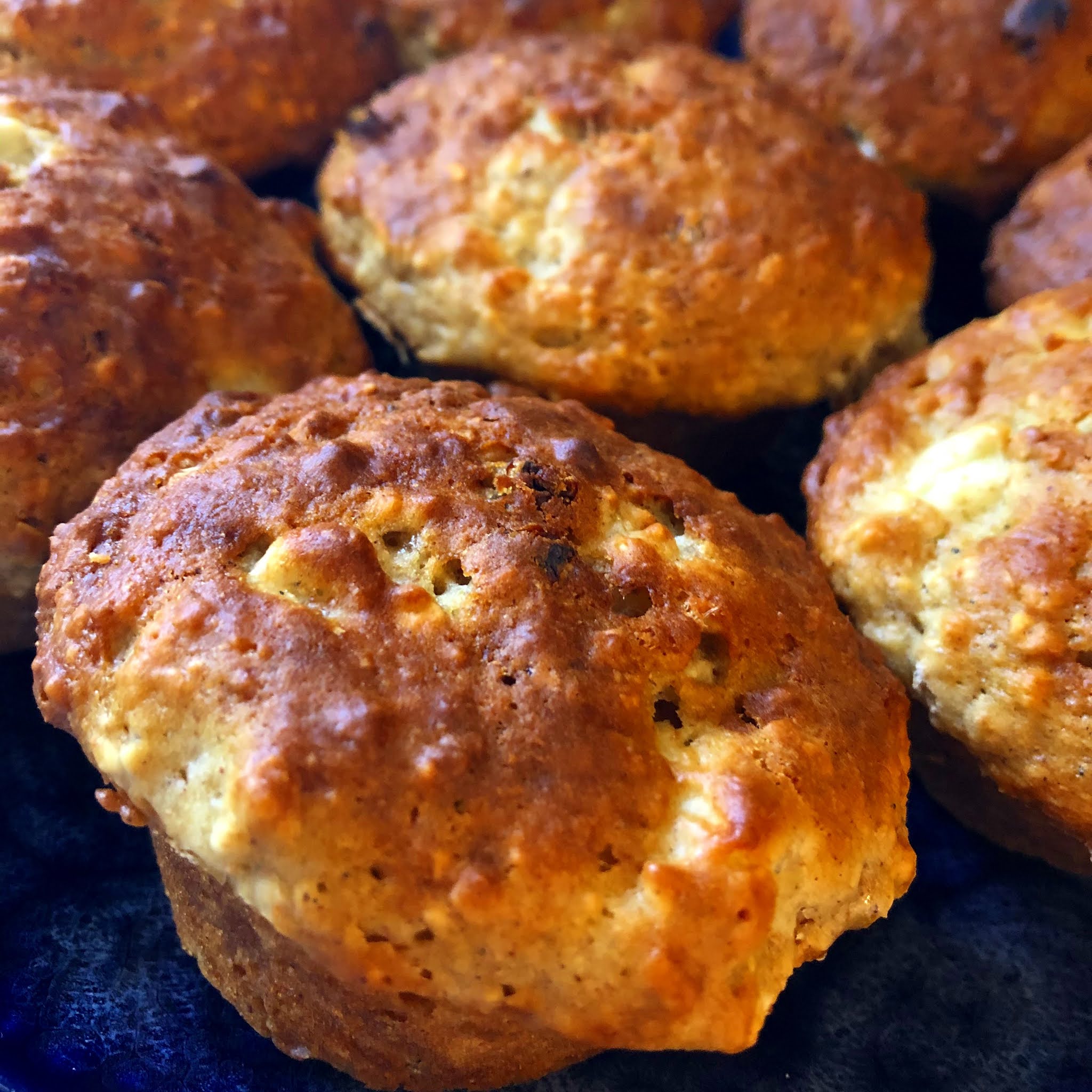 Muffins aux pommes, raisins et à l'érable