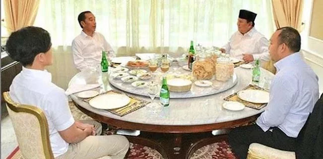 Berkunjung Di Awal Tahun Bersama Semata Wayangnya, Prabowo Istimewakan Jokowi Berkunjung Di Awal Tahun Bersama Semata Wayangnya, Prabowo Istimewakan Jokowi