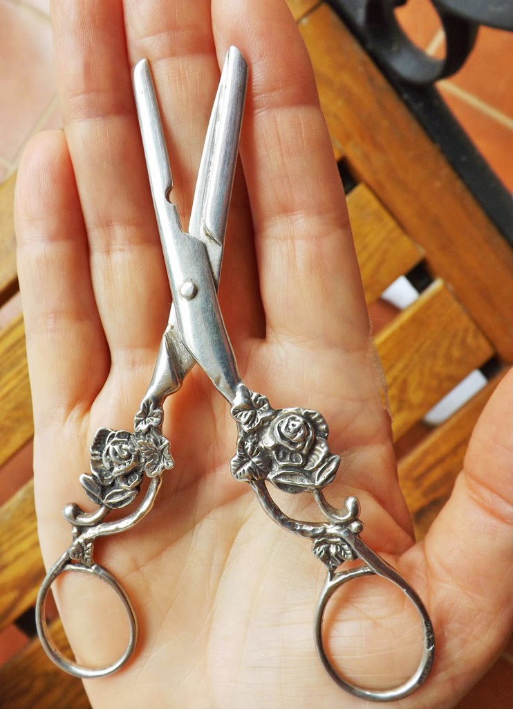 MARIETTE'S BACK TO BASICS {Identifying Silver Grape Scissors from Sweden}