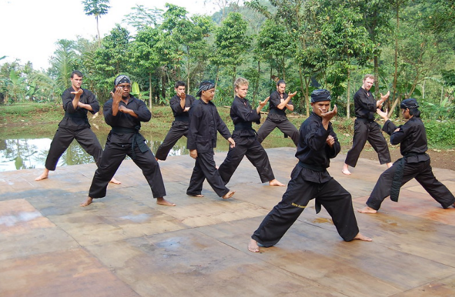 Daftar Duapuluh Satu 21 Kesenian Khas Suku Sunda Yang Tetap Lestari Aneka Budaya Indonesia