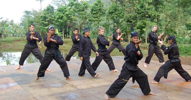 Daftar Duapuluh Satu 21 Kesenian Khas Suku Sunda Yang Tetap Lestari Aneka Budaya Indonesia