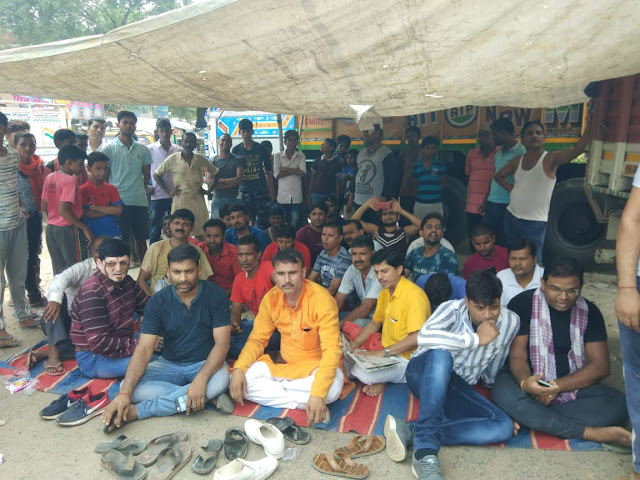 धरनार्थियों के मसले हुए हल, वजीरगंज में घंटों से लगी सड़क जाम ख़त्म