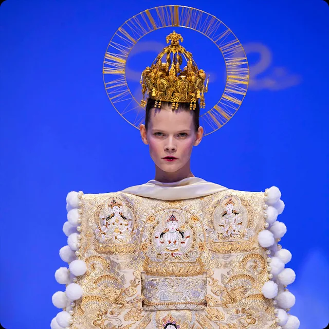 Guo Pei Haute Couture Spring Summer 2020. RUNWAY MAGAZINE ® Collections