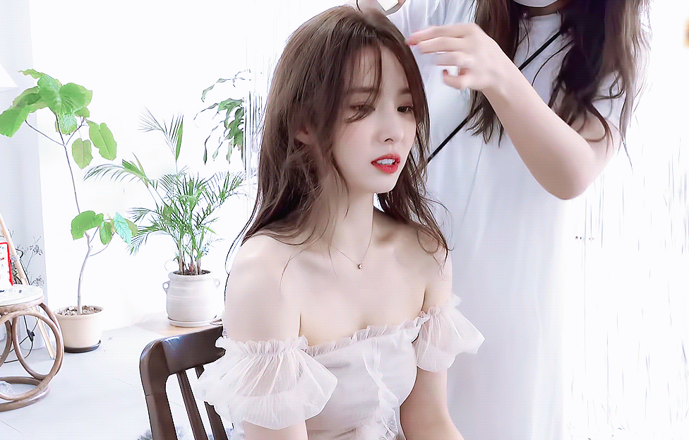 [연예] [움짤]         바닐라코 광고찍는 신세경 미모 ㄷㄷ. -  와이드섬