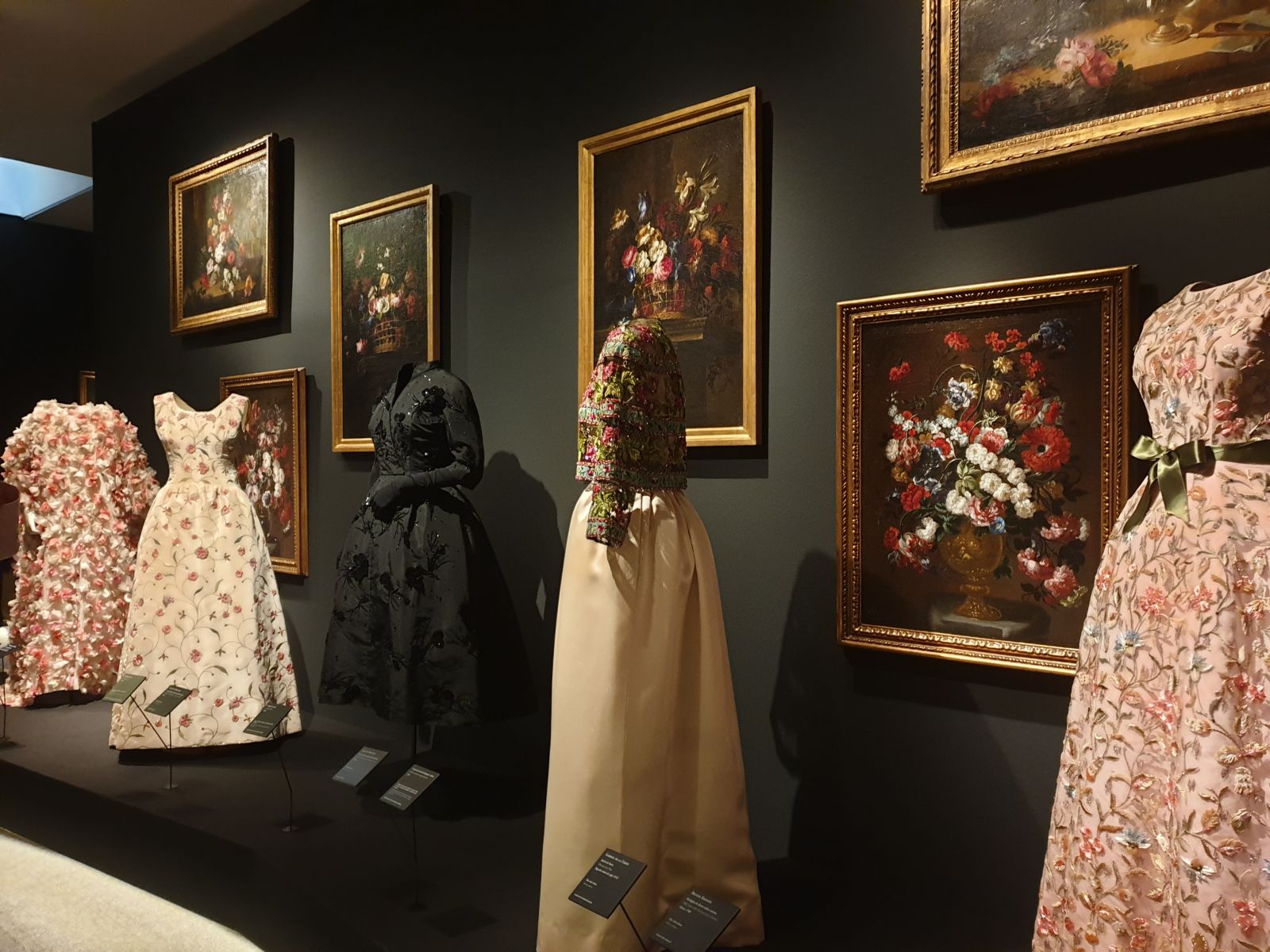 Es Prueba Debilitar EXPOSICIONES: Balenciaga y la pintura española en el Museo Thyssen