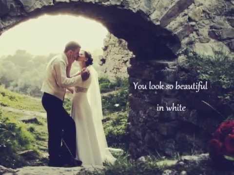 Arti Lirik Lagu Beautiful In White (Cantik Bergaun Putih) oleh Shane