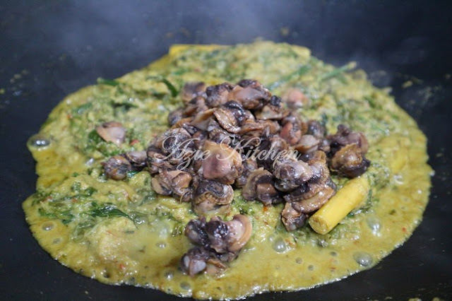 Rendang Pucuk Paku Dengan Kerang