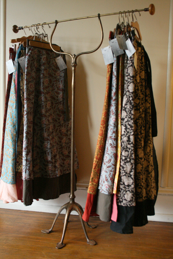 ooh la jena How to Build A Vintage Clothing Display for Craft and