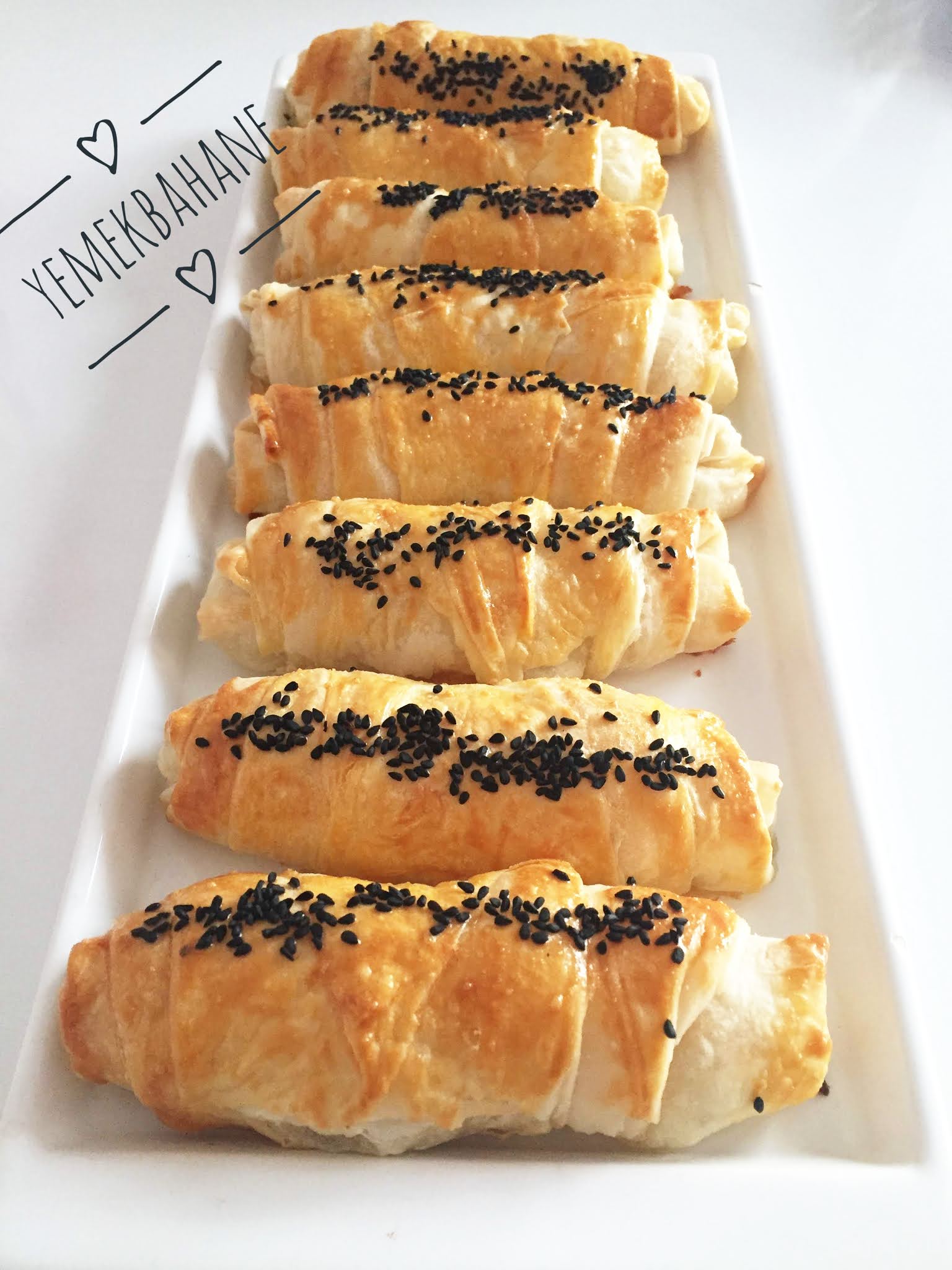 Yemekbahane BEŞAMEL SOSLU TAVUKLU BÖREK