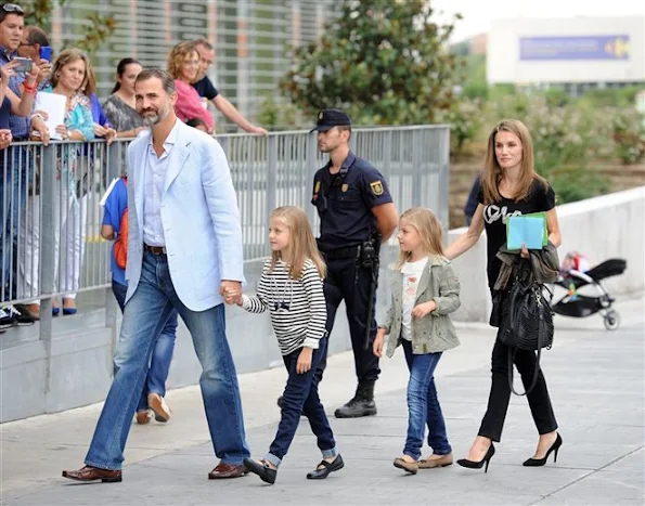 Queen Sofia, Prince Felipe and Princes Letizia visited King Juan Carlos at Quiron Hospital with  their daughters İnfanta Leonor and İnfanta Sofia