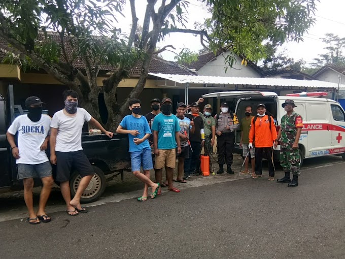 Rescue Senkom Mitra Polri Kecamatan Jumantono Mengikuti Penyemprotan Disinfectan pada Fasilitas Umum