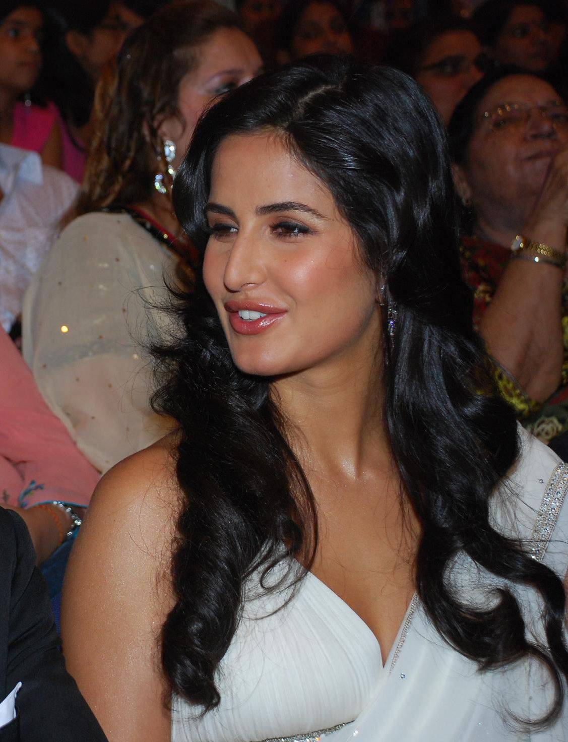 [Image: Katrina%2BKaif%2BLatest%2BStills%2BIn%2B...1%2529.jpg]