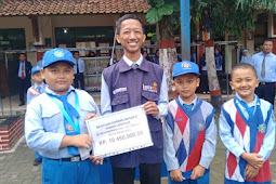 Ratusan Siswa SD Mutual Kumpulkan Dana Peduli Bencana Pada Upacara Bendera Hari Senin