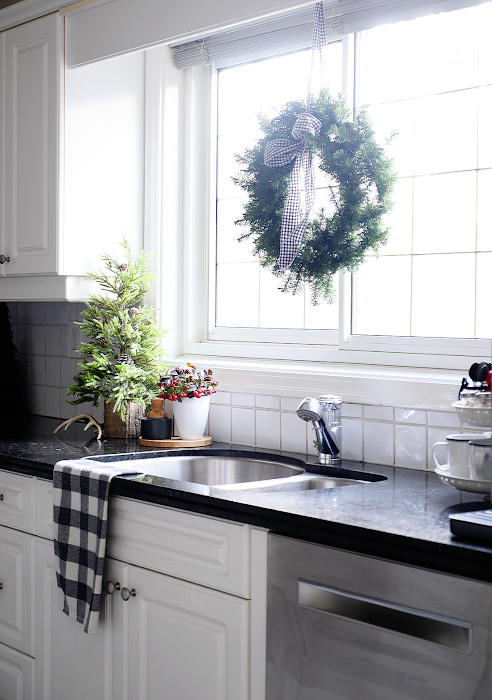 simple kitchen christmas decor, easy kitchen christmas decorations