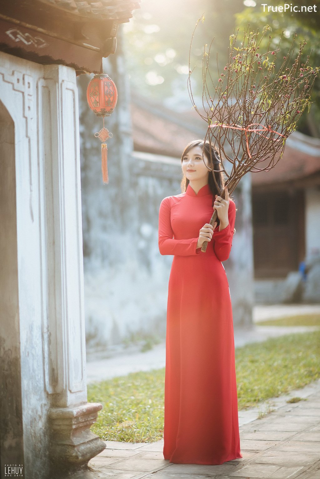Image-Vietnamese-Model-Beautiful-Girl-and-Ao-Dai-Red-Vietnamese-Traditional-Dress-TruePic.net- Picture-17