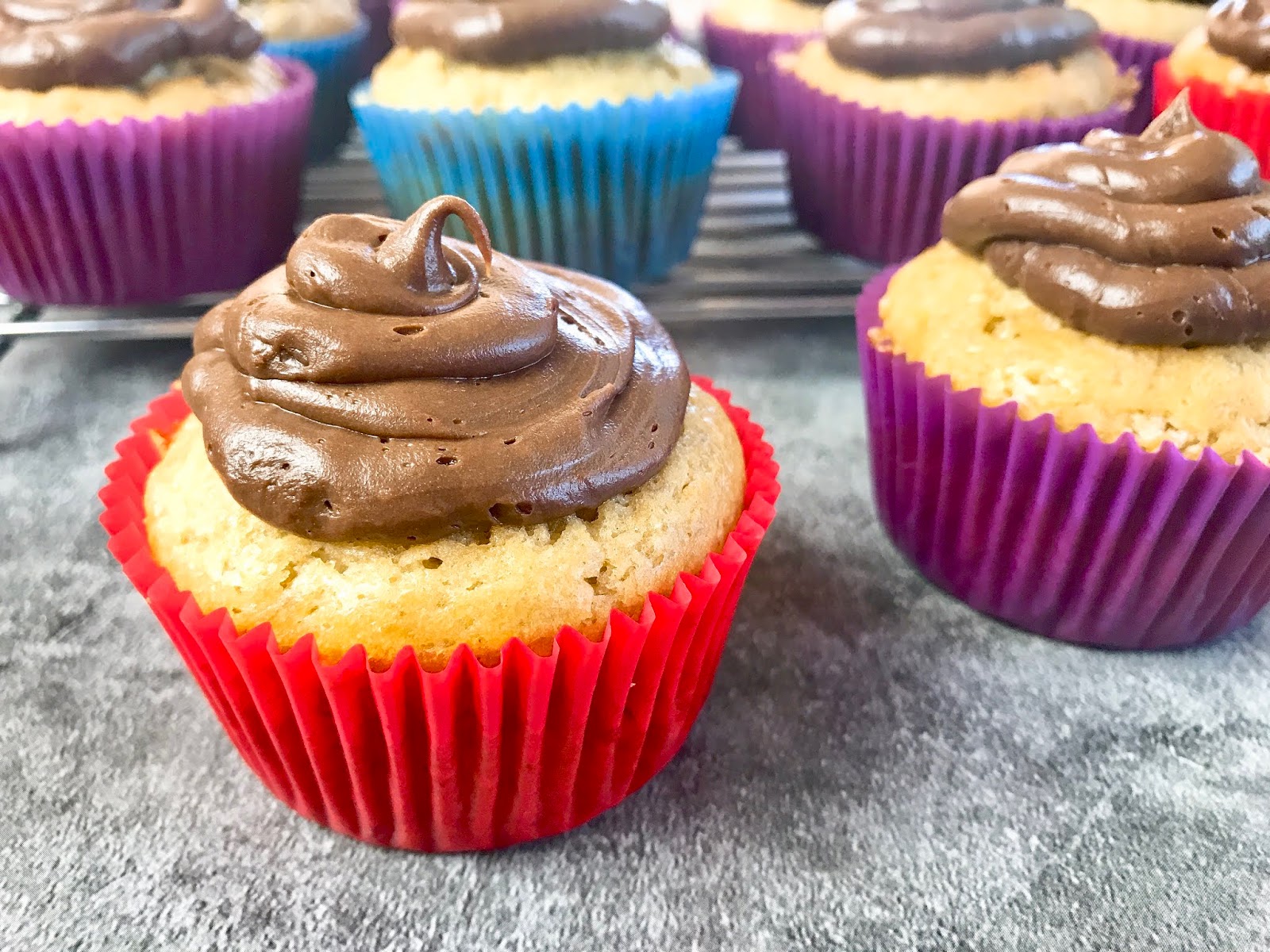 Dreamy Banana Cupcakes with Chocolate Frosting