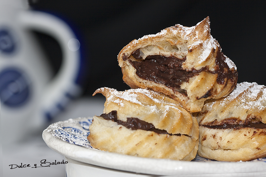 Dulce y Salado: Profiteroles Rellenos de Crema Pastelera de Chocolate