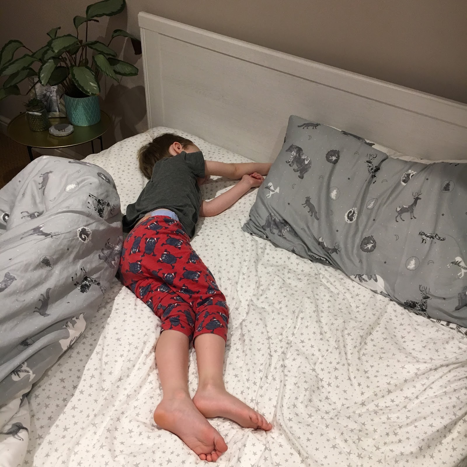 How (NOT) To Share A Bed With A Small Child In 11 Steps brummymummyof2