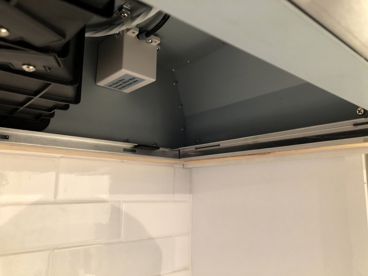DIY custom straightsided vent hood with Zephyr insert / Create / Enjoy