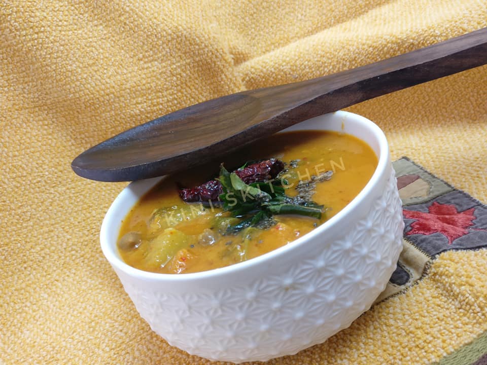 Tarkari Kootu / Mixed vegetable curry
