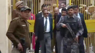 Delhi Violence: हिंसाग्रस्त इलाकों की गलियों में NSA डोभाल, लोगों से कहा- सबको मिलकर रहना है Delhi Violence: हिंसाग्रस्त इलाकों की गलियों में NSA डोभाल, लोगों से कहा- सबको मिलकर रहना है