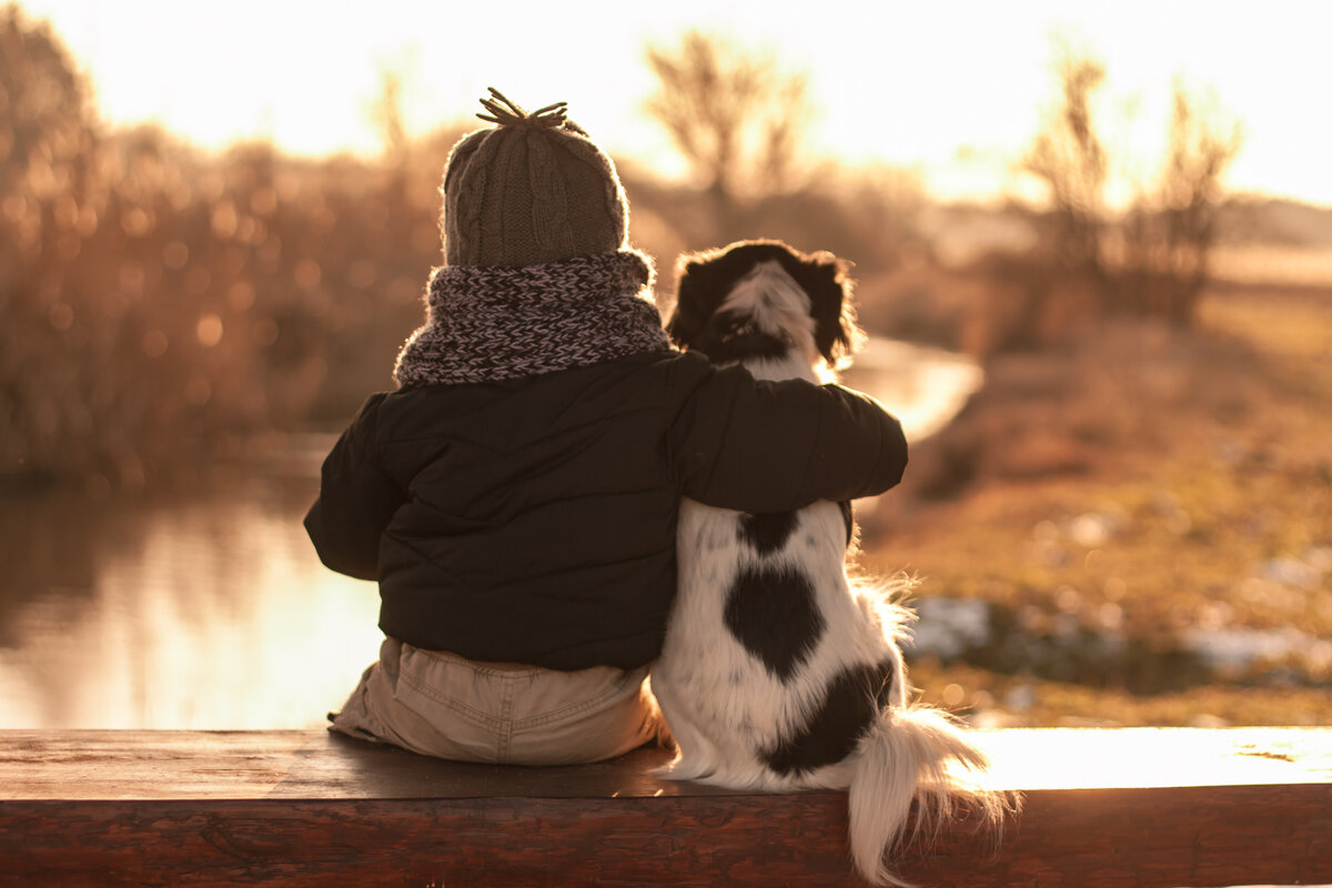 Любовь к лучшему другу. Мальчик обнимает собаку. Дружба картинки. Собака друг. Настоящие друзья.