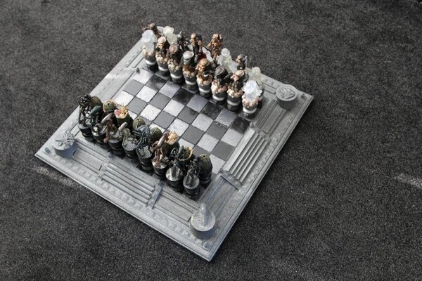 Alien vs. Predator Chess Set