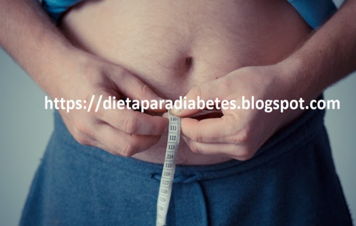 Midiendo el Abdomen con Cinta de barriga de persona con Obesidad Midiendo el Abdomen con Cinta de barriga de persona con Obesidad